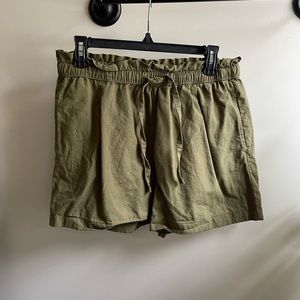 Uniqlo Utility Green Linen/Cotton Shorts